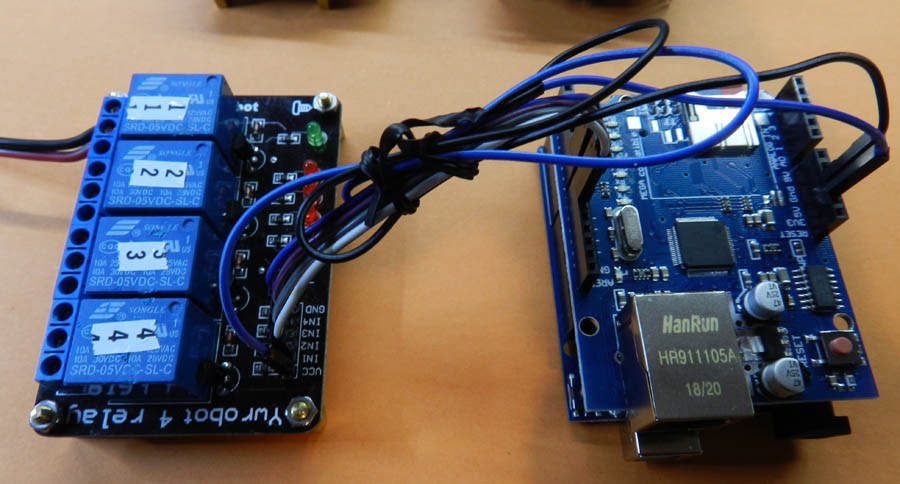 Arduino sous son shield ethernet relié aux relais.jpg